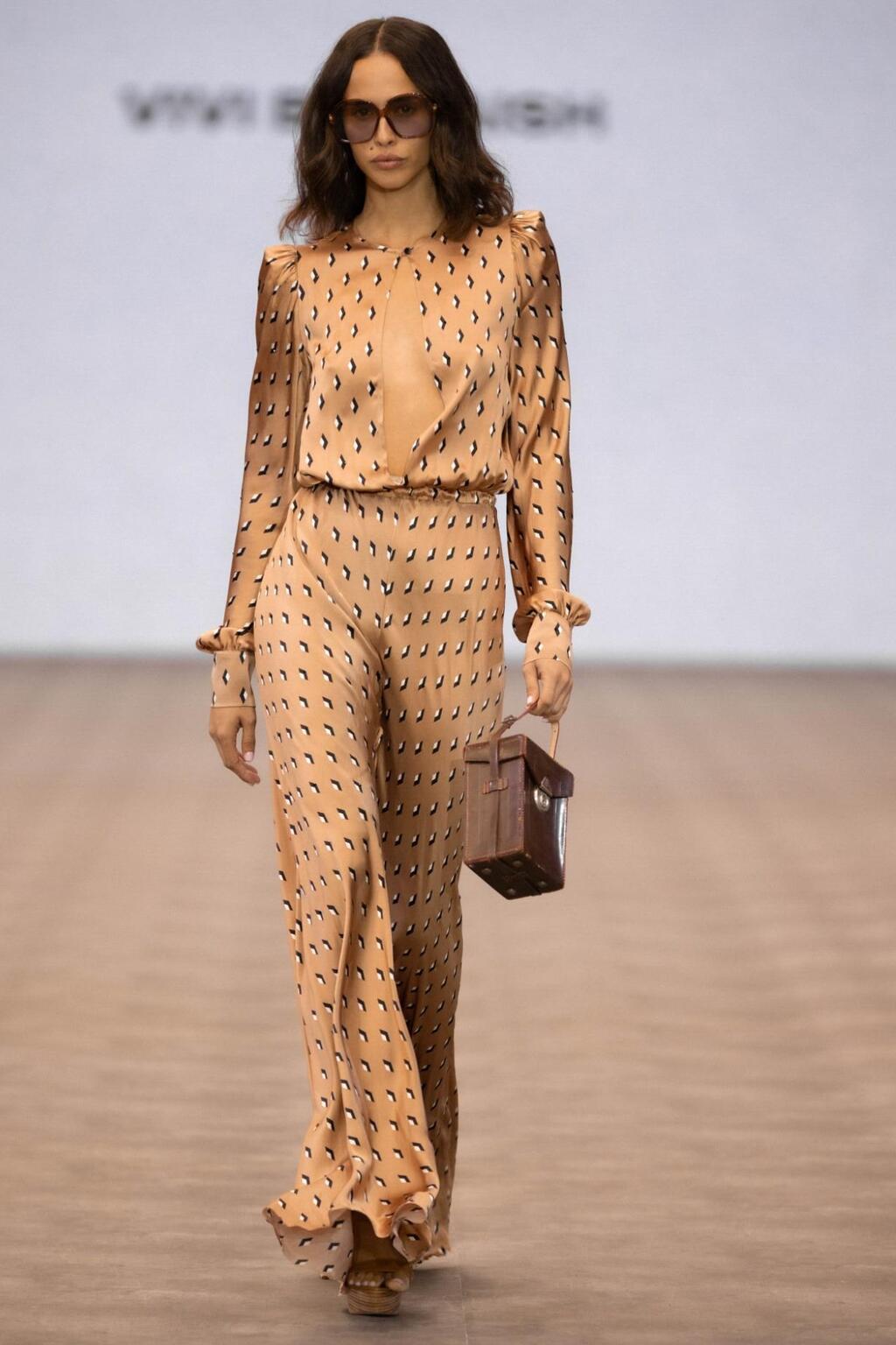 התצוגה של ויוי בלאיש (צילום: עומרי רוזנגרט) התצוגה של ויוי בלאיש בשבוע האופנה תל אביב, 2025