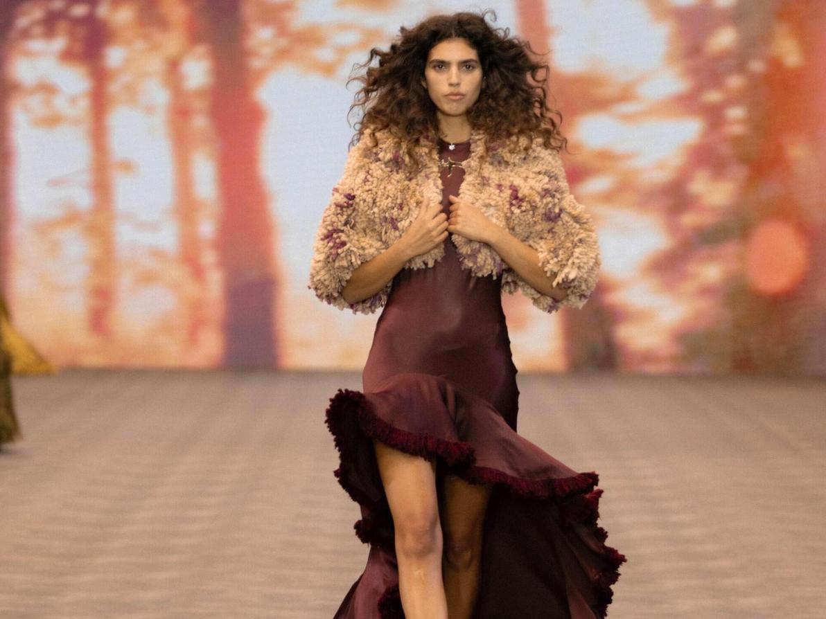 סאן מזרחי בתצוגה של ויוי בלאיש בשבוע האופנה (צילום: עומרי רוזנגרט) סאן מזרחי בתצוגה של ויוי בלאיש בשבוע האופנה תל אביב, 2025