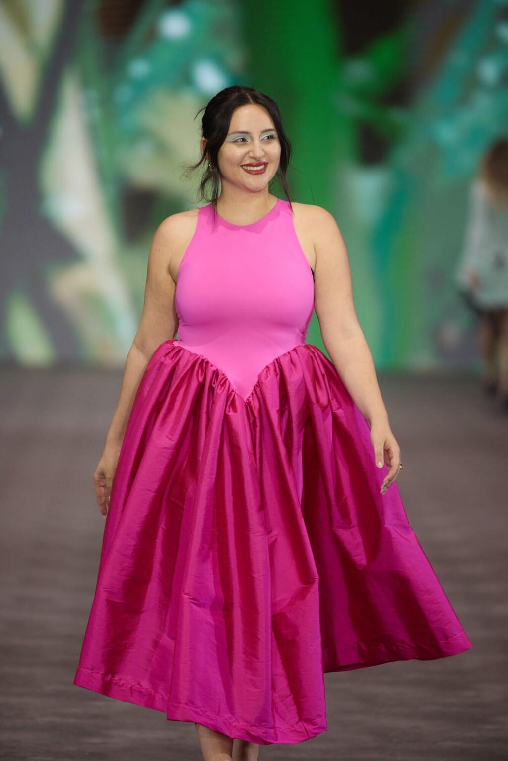 התצוגה של שחר אבנט (צילום: עומרי רוזנגרט) התצוגה של שחר אבנט בשבוע האופנה תל אביב, 2025