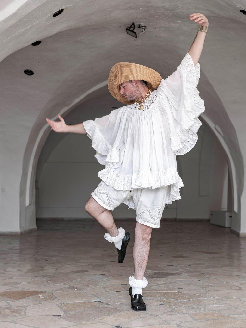 "בתל אביב יש משהו שנותן המון חופש" (צילום: יובל חן) אלעד הופמן בגדי וינטג'