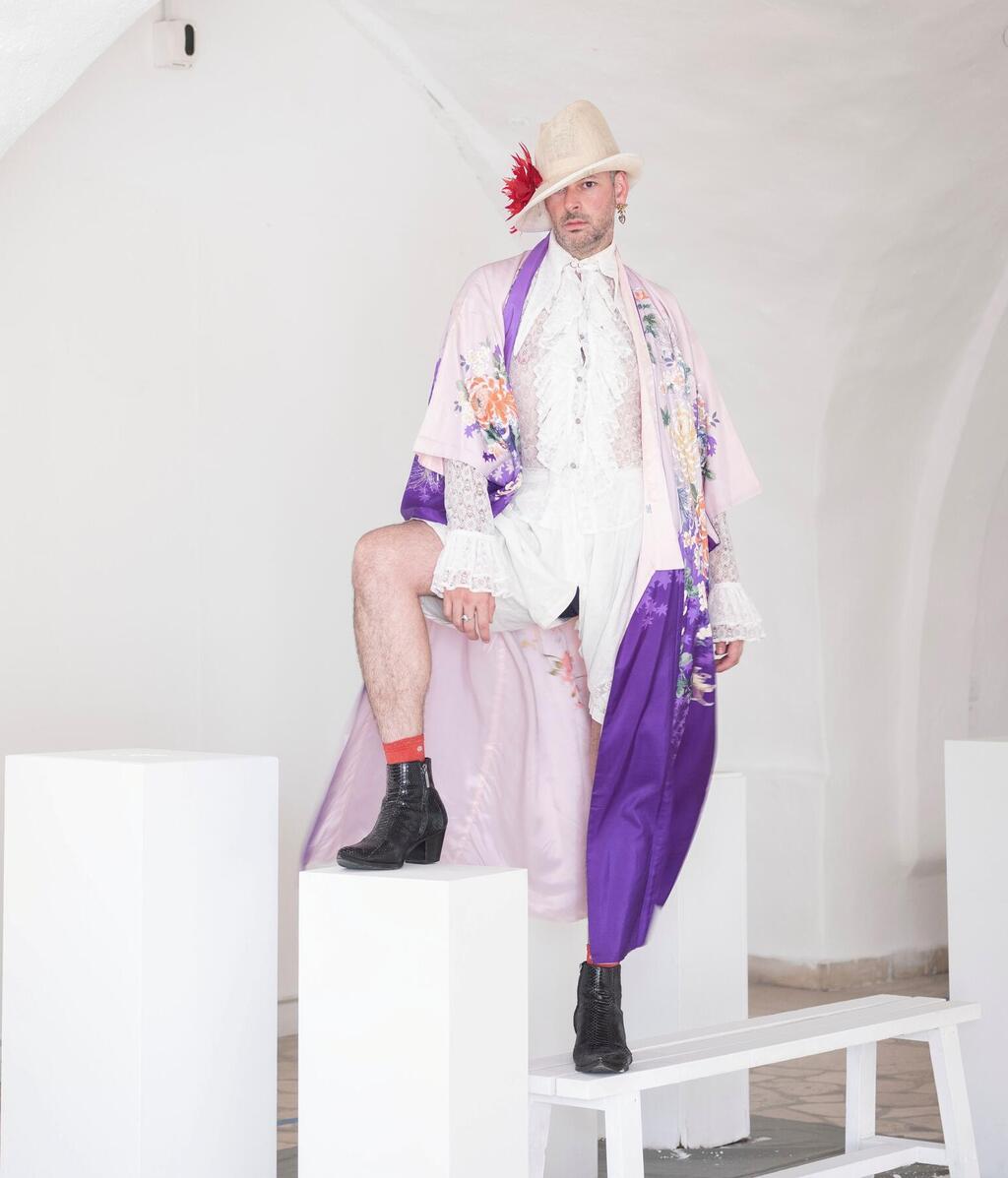 "90% מהארון שלי הוא וינטג'" (צילום: יובל חן) אלעד הופמן בגדי וינטג'