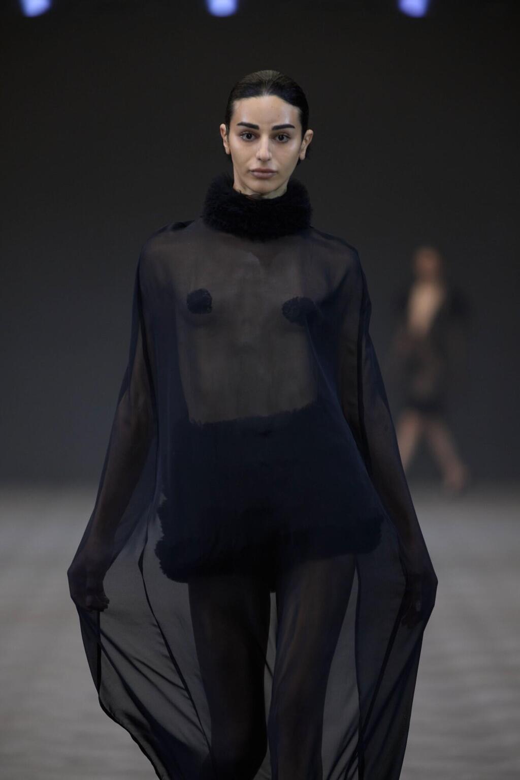 התצוגה של לי אלמונד בשבוע האופנה תל אביב, 2025 (צילום: עומרי רוזנגרט) התצוגה של לי אלמונד בשבוע האופנה תל אביב, 2025