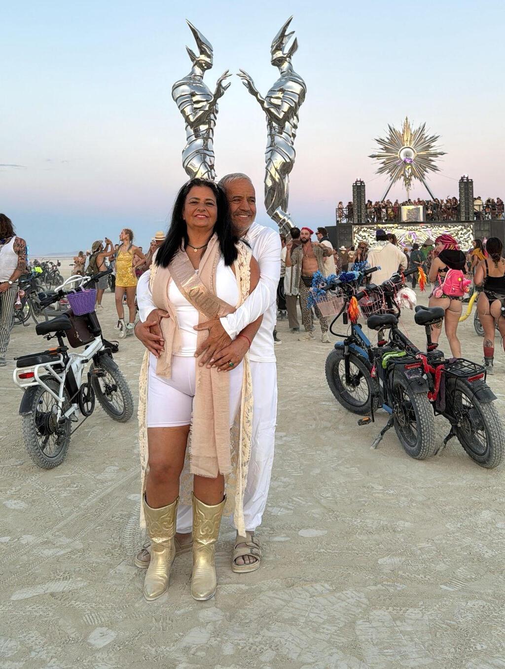 דבי בוכניק ובעלה ציון