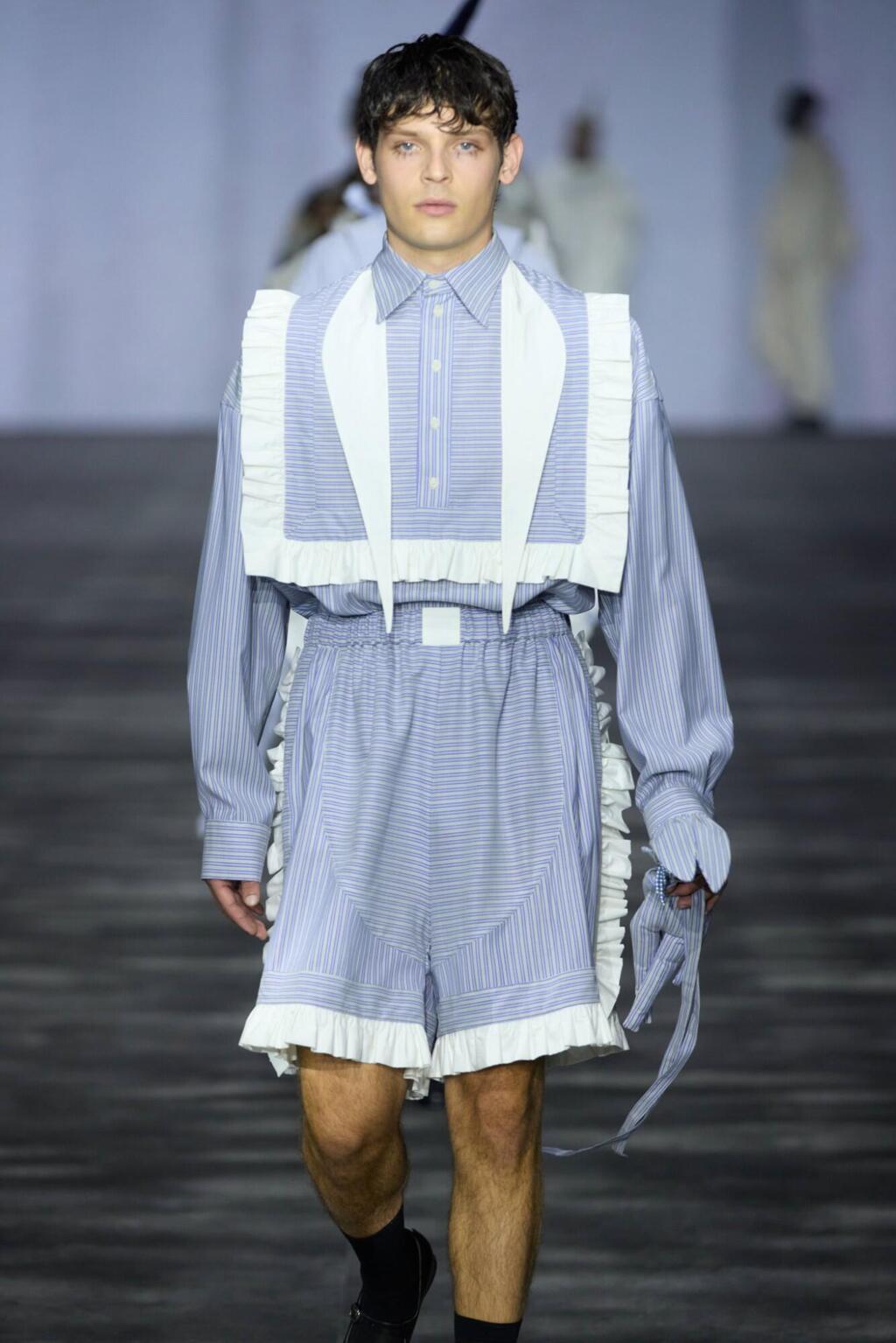 קולקציה פיוטית ומרגשת (צילום: עומרי רוזנגרט) התצוגה של אהרון גניש בשבוע האופנה תל אביב, 2025