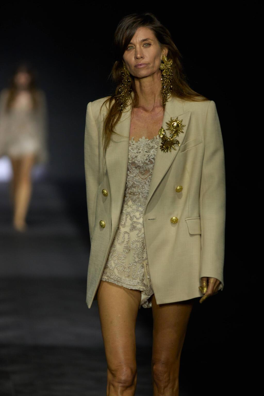 ז'קט מתוכשט של קובי הלפרין בשבוע האופנה (צילום: עומרי רוזנגרט) התצוגה של קובי הלפרין בשבוע האופנה תל אביב, 2025