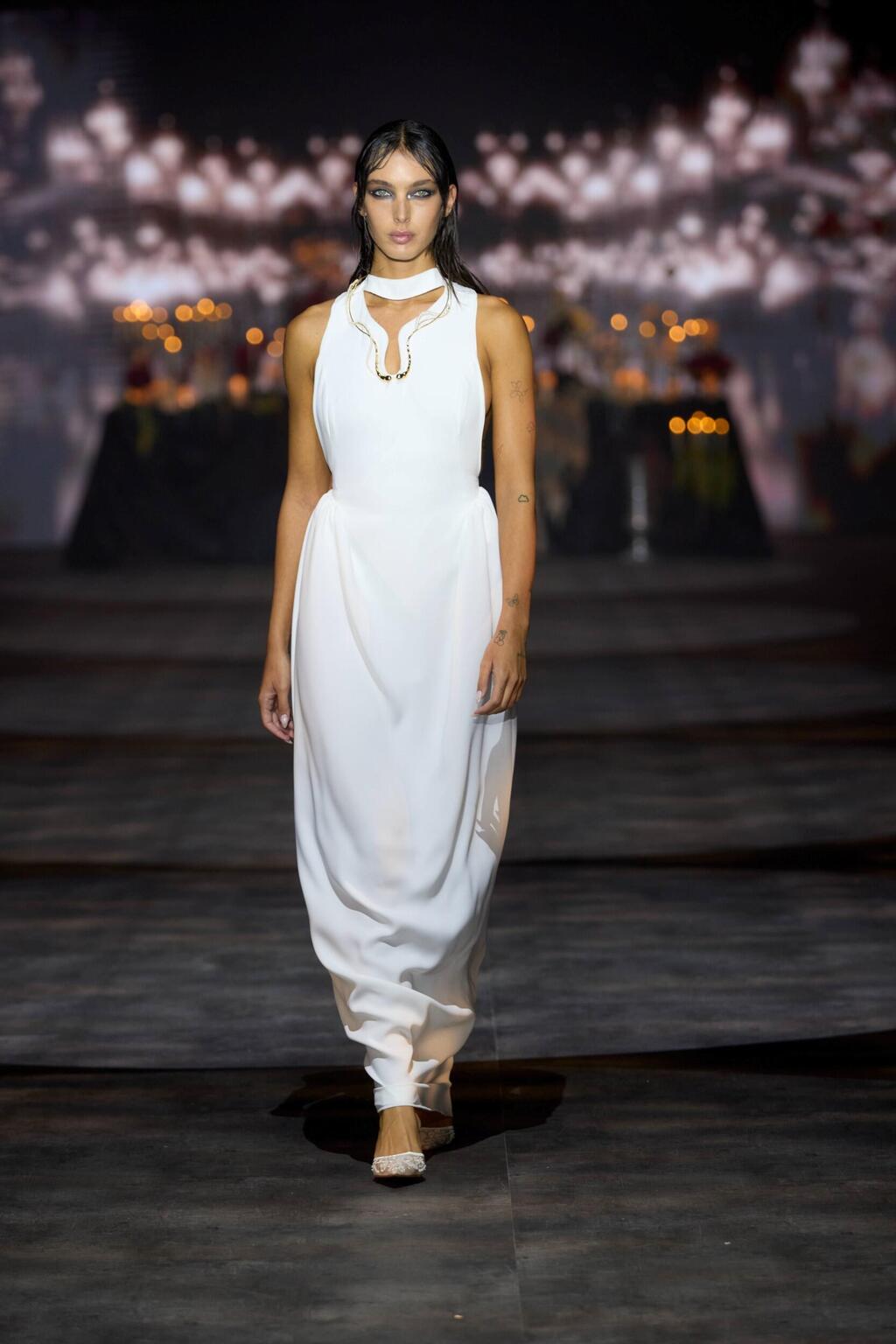 שמלת כלה בתצוגה של ינקי ונטף (צילום: עומרי רוזנגרט) התצוגה של ינקי ונטף בשבוע האופנה תל אביב, 2025