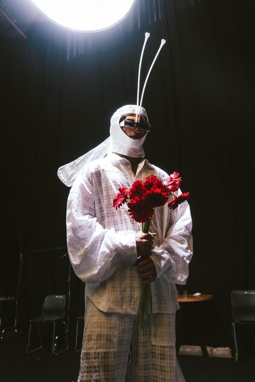 מחושים ומשקפי שמש צרים על הדוגמנים בתצוגה של ירדן חנוכה למותג JOR-D (צילום: דניאל סיני) התצוגה של ירדן חנוכה למותג JOR-D בשבוע האופנה תל אביב, 2025