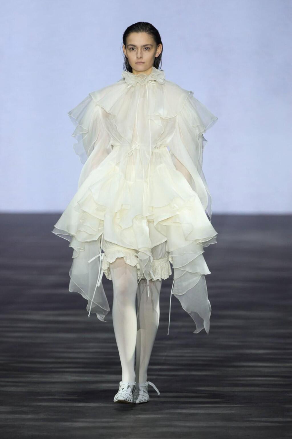 התצוגה של אהרון גניש (צילום: עומרי רוזנגרט) התצוגה של אהרון גניש בשבוע האופנה תל אביב, 2025