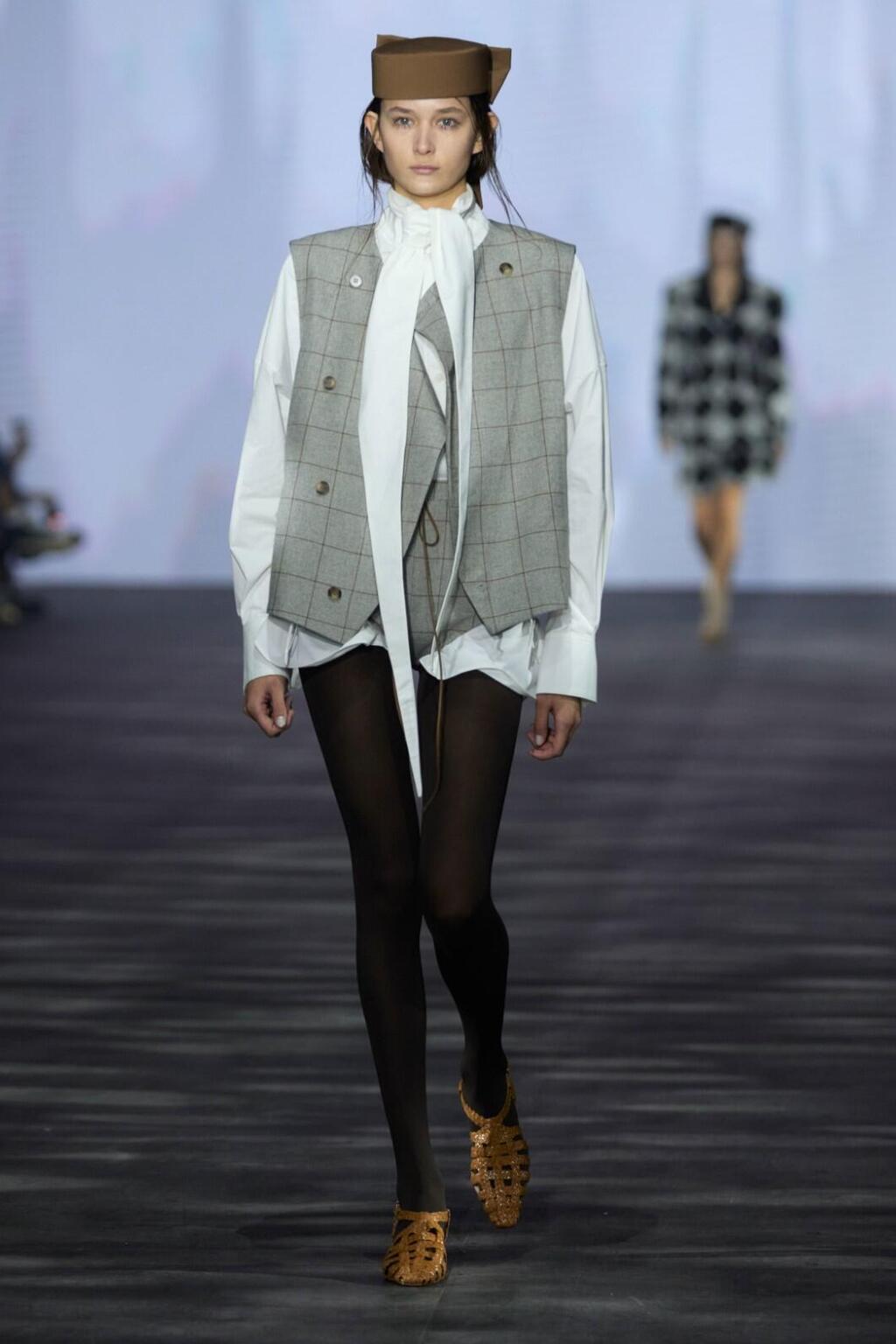 קולקציה שיצאה מהלב החוצה (צילום: עומרי רוזנגרט) התצוגה של אהרון גניש בשבוע האופנה תל אביב, 2025