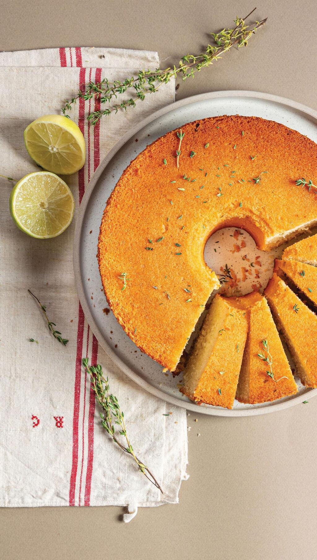 עוגת יוגורט ופירות יער