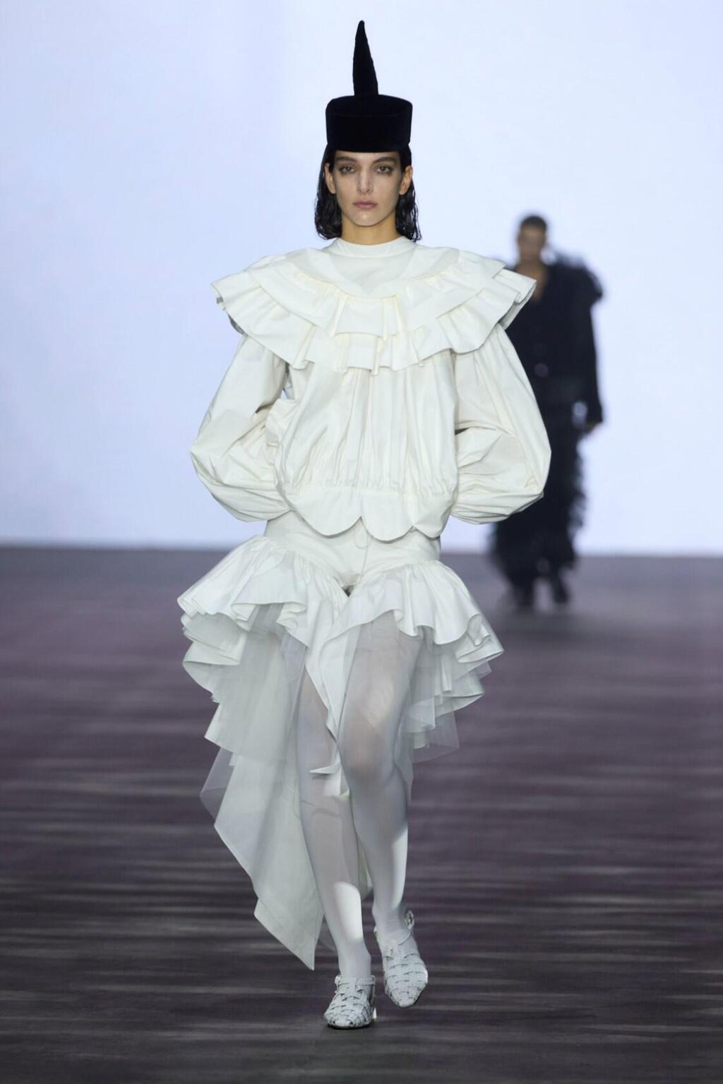 התצוגה של אהרון גניש בשבוע האופנה (צילום: עומרי רוזנגרט) התצוגה של אהרון גניש בשבוע האופנה תל אביב, 2025