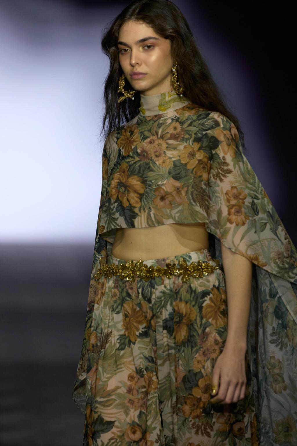 התצוגה של קובי הלפרין (צילום: עומרי רוזנגרט) התצוגה של קובי הלפרין בשבוע האופנה תל אביב, 2025