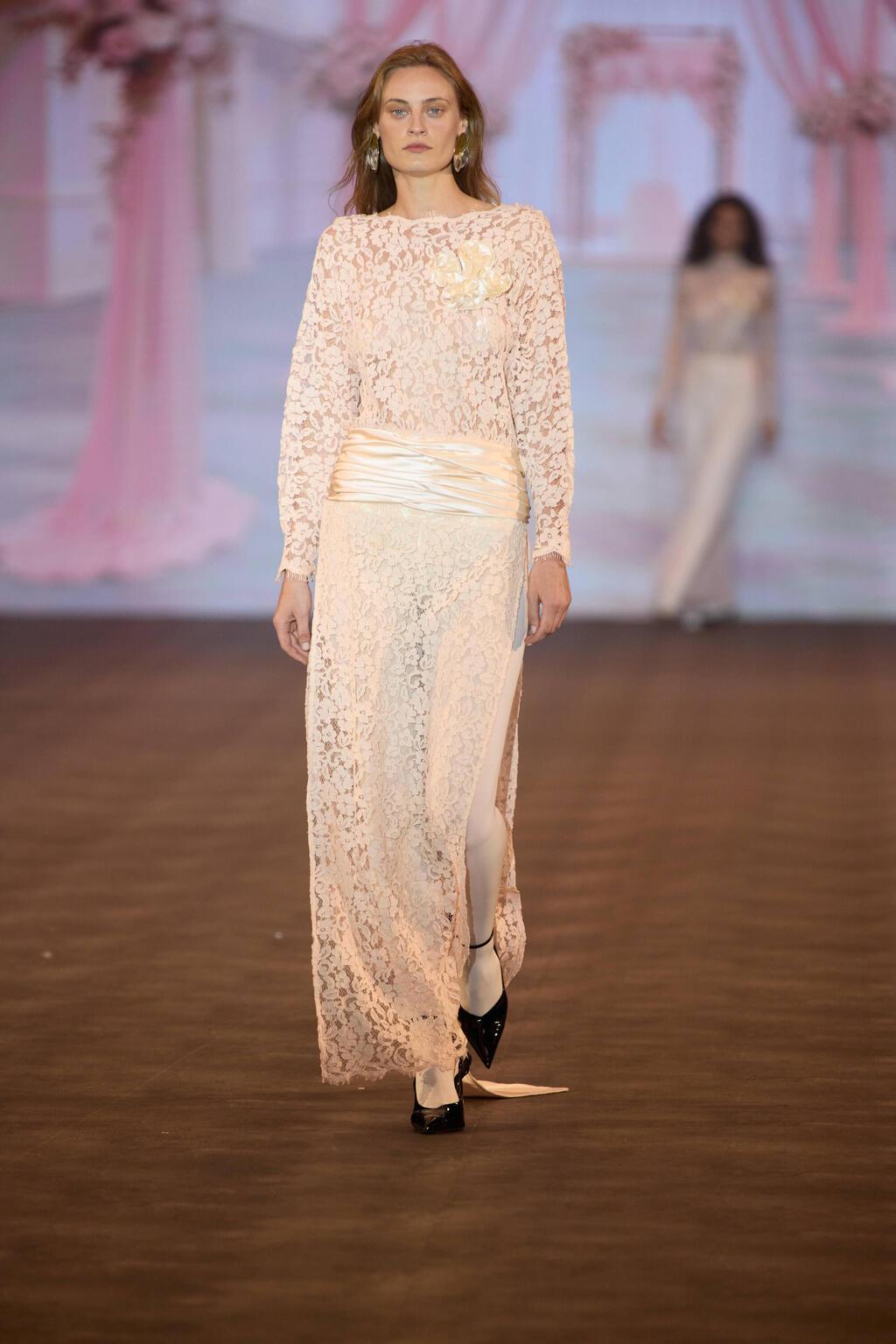 התצוגה של עידן לרוס (צילום: עומרי רוזנגרט) התצוגה של עידן לרוס בשבוע האופנה תל אביב, 2025