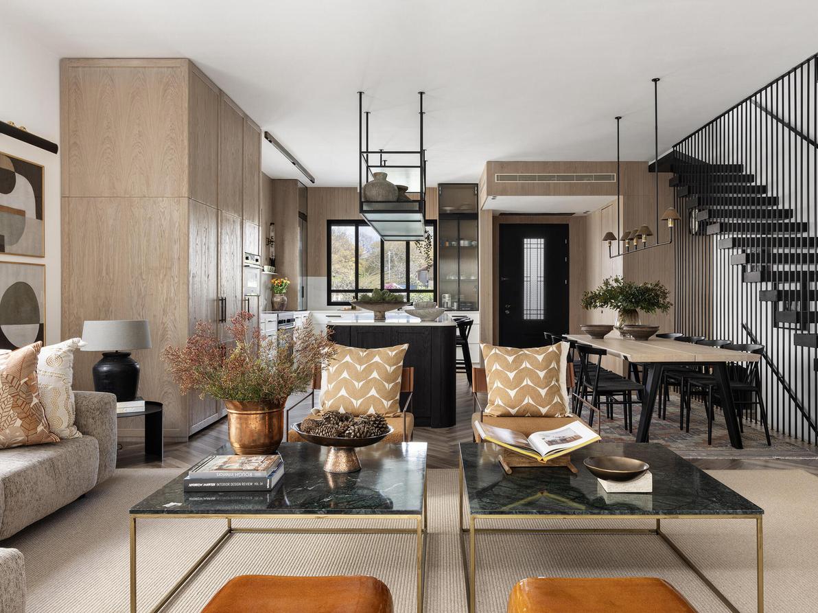 בית לשלושה על פני 220 מ"ר במגרש של 240 מ"ר (צילום: איתי בנית) בית בשרון בתכנון עיצוב נירית פרנקל וקרן ניב טולדנו