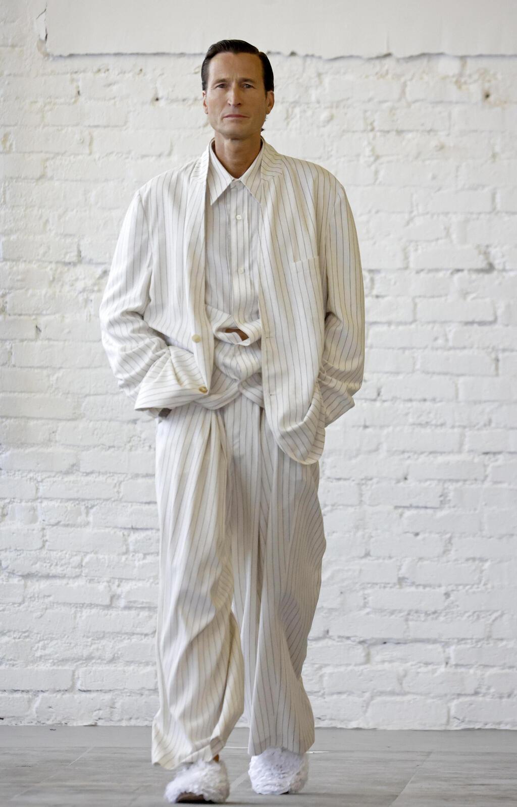 תצוגת אביב-קיץ 2026 לגברים של הד מיינר