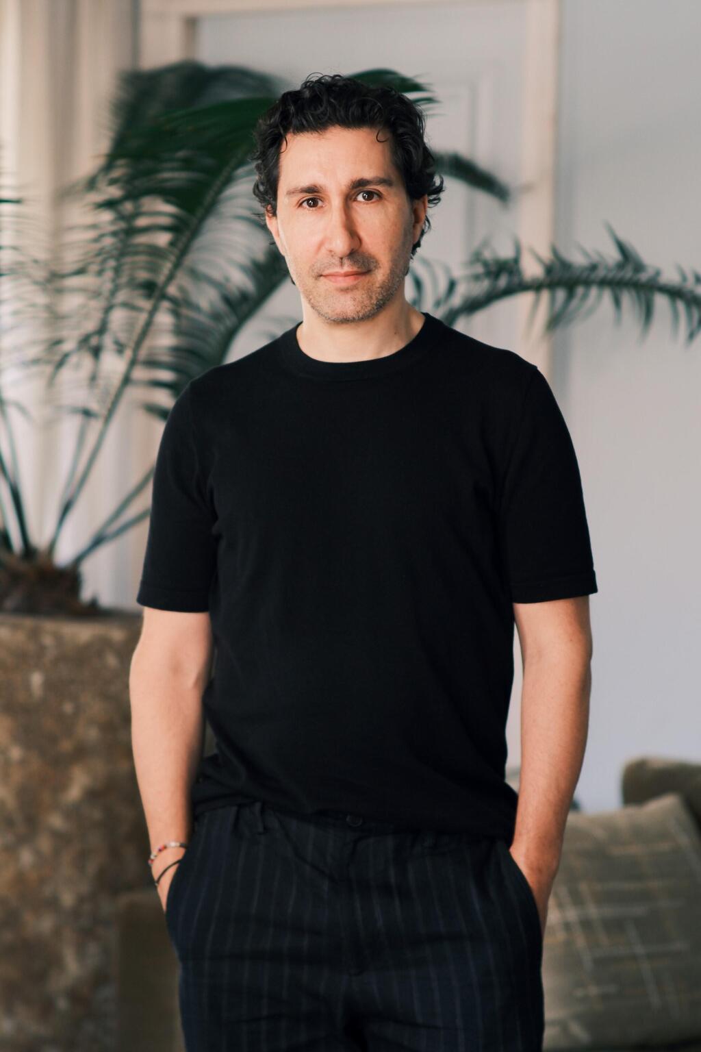 "חולם לעשות שיתוף פעולה עם מעצב האופנה דריס ואן נוטן". אלעד יפרח (צילום: Daniel Schäfer) אלעד יפרח