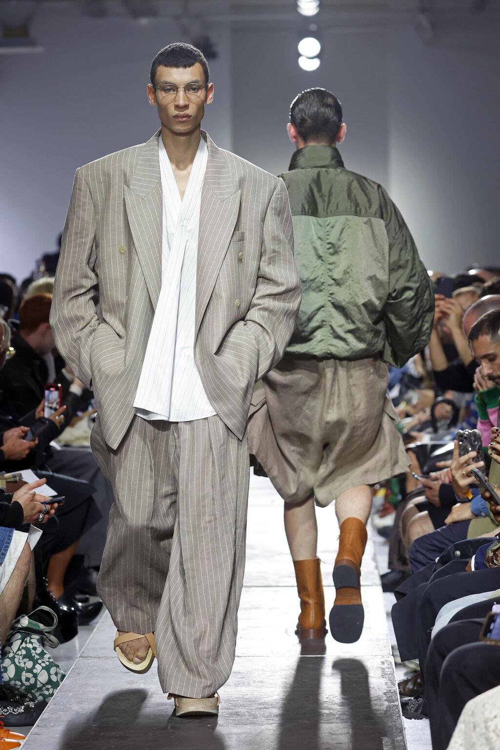 תצוגת אביב-קיץ 2025 לגברים של הד מיינר