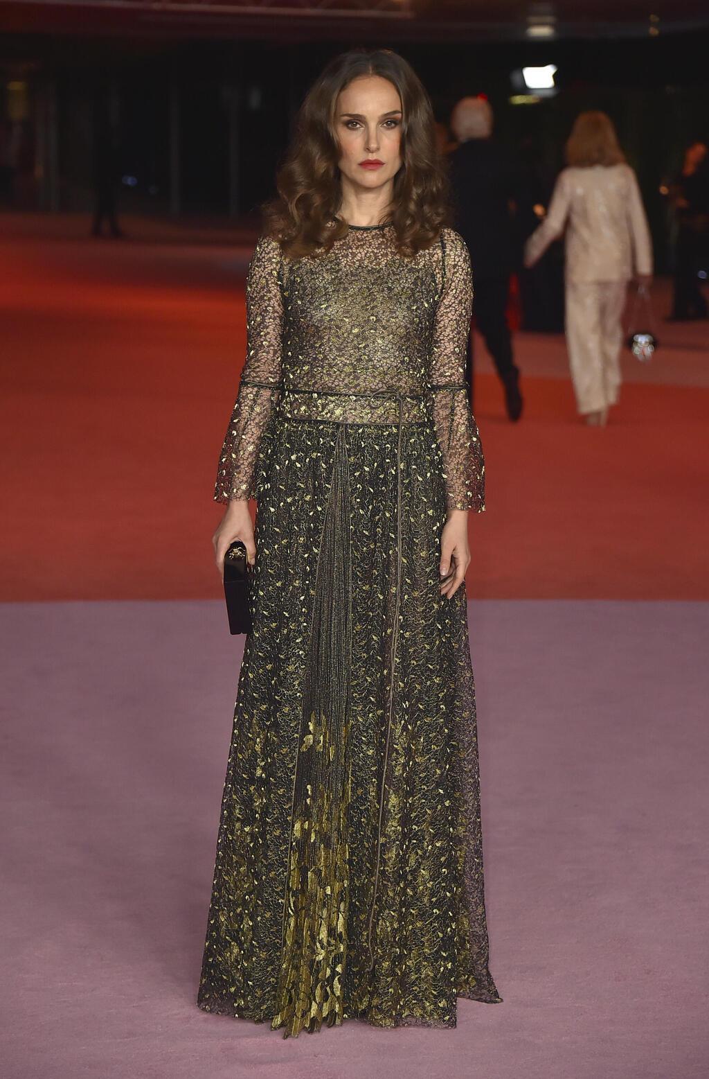 שמלת הוט קוטור של דיור בגאלה של מוזיאון האקדמיה לקולנוע, 2023 (צילום: Jordan Strauss/Invision/AP) נטלי פורטמן בגאלה של מוזיאון האקדמיה לקולנוע, 2023