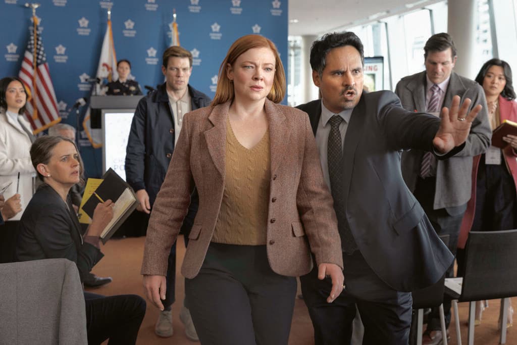 שרה סנוק עם מייקל פניה ב"הכל באשמתה"