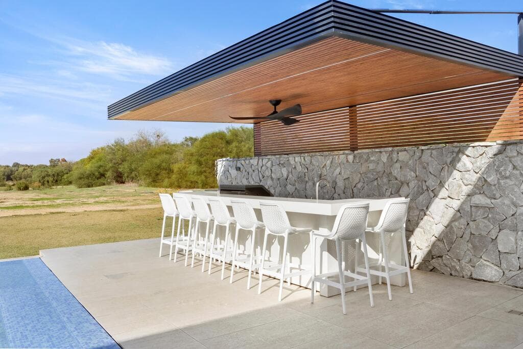 בית בקיסריה שעומד למכירה, Davidson Real Estate