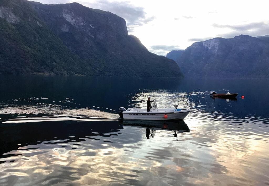 הים מעניין! האור והחושך מקבלים משמעויות אחרות (צילום: רוני רבינוביץ) הים מעניין! האור והחושך מקבלים משמעויות אחרות