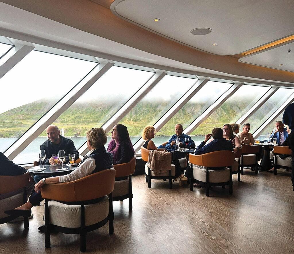 הקרוז, תצפית מהקומה ה-17. המקום הכי יפה באונייה (צילום: רוני רבינוביץ) הקרוז, תצפית מהקומה ה-17. המקום הכי יפה באונייה