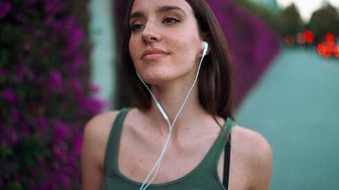 אוזניות חוט