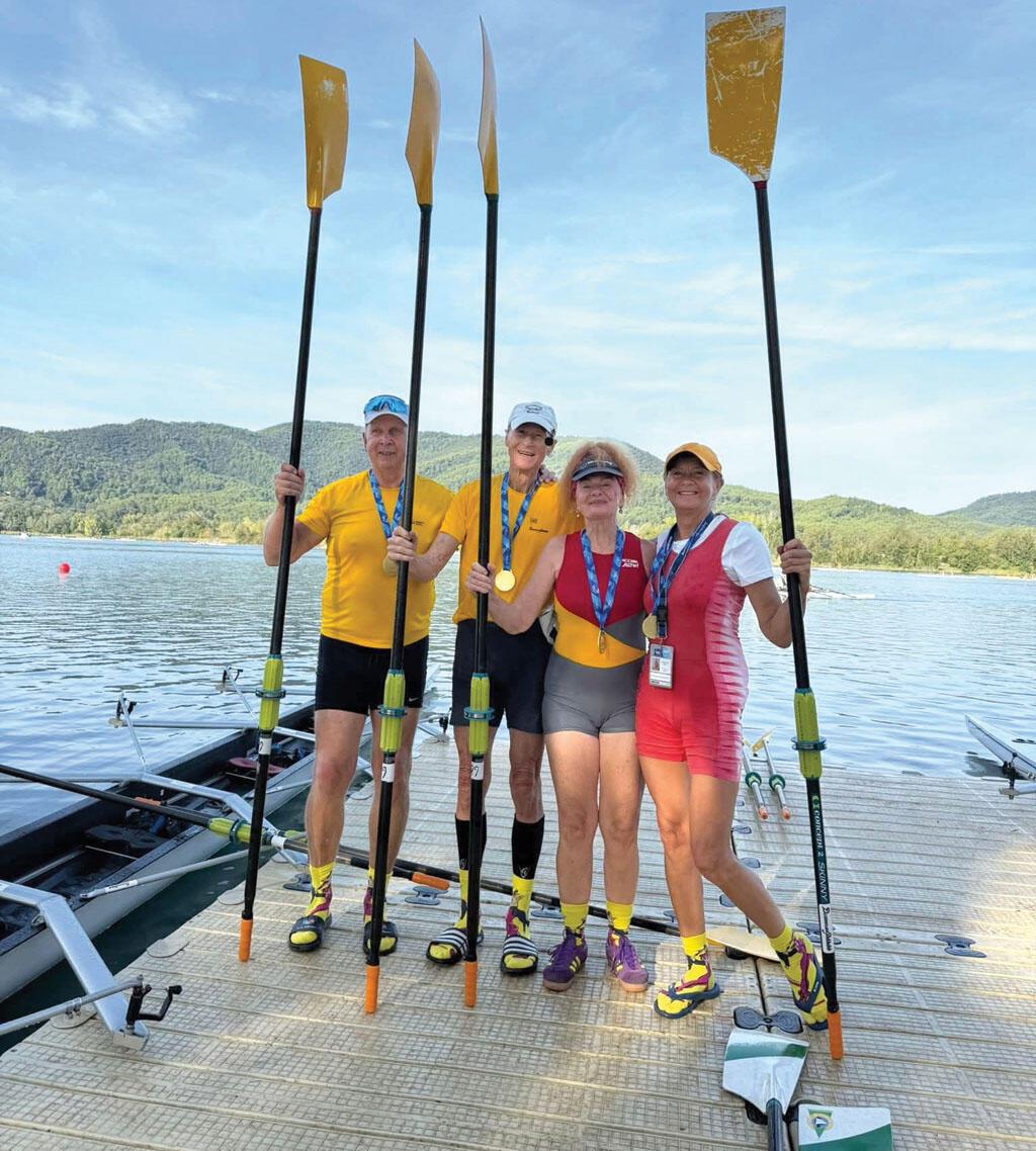 בתחרות בספרד, שבה זכתה, עם שותפיה לשיט (צילום: לאונרדו שטדלר) בתחרות בספרד, שבה זכתה, עם שותפיה לשיט