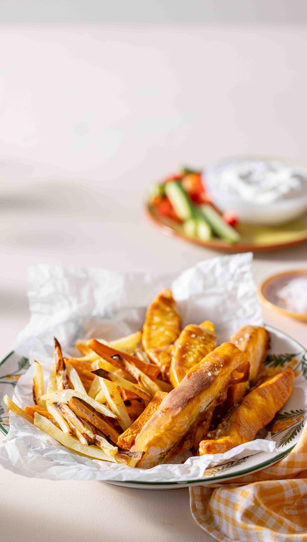 פיש אנד צ'יפס בתנור (צילום: דניאל לילה, סגנון: נעמה רן) פיש אנד צ'יפס בתנור