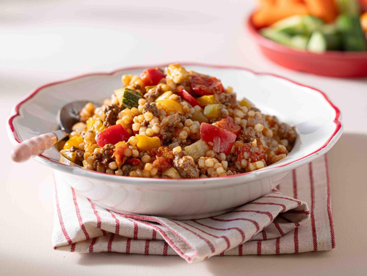 בסיר אחד: פתיתים אדומים עם בשר וירקות