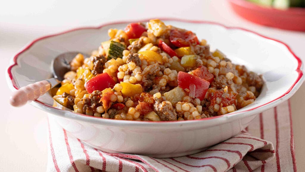 בסיר אחד: פתיתים אדומים עם בשר וירקות