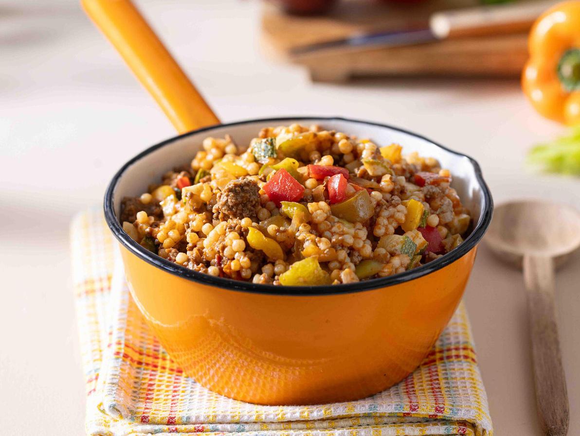 בסיר אחד: פתיתים אדומים עם בשר וירקות