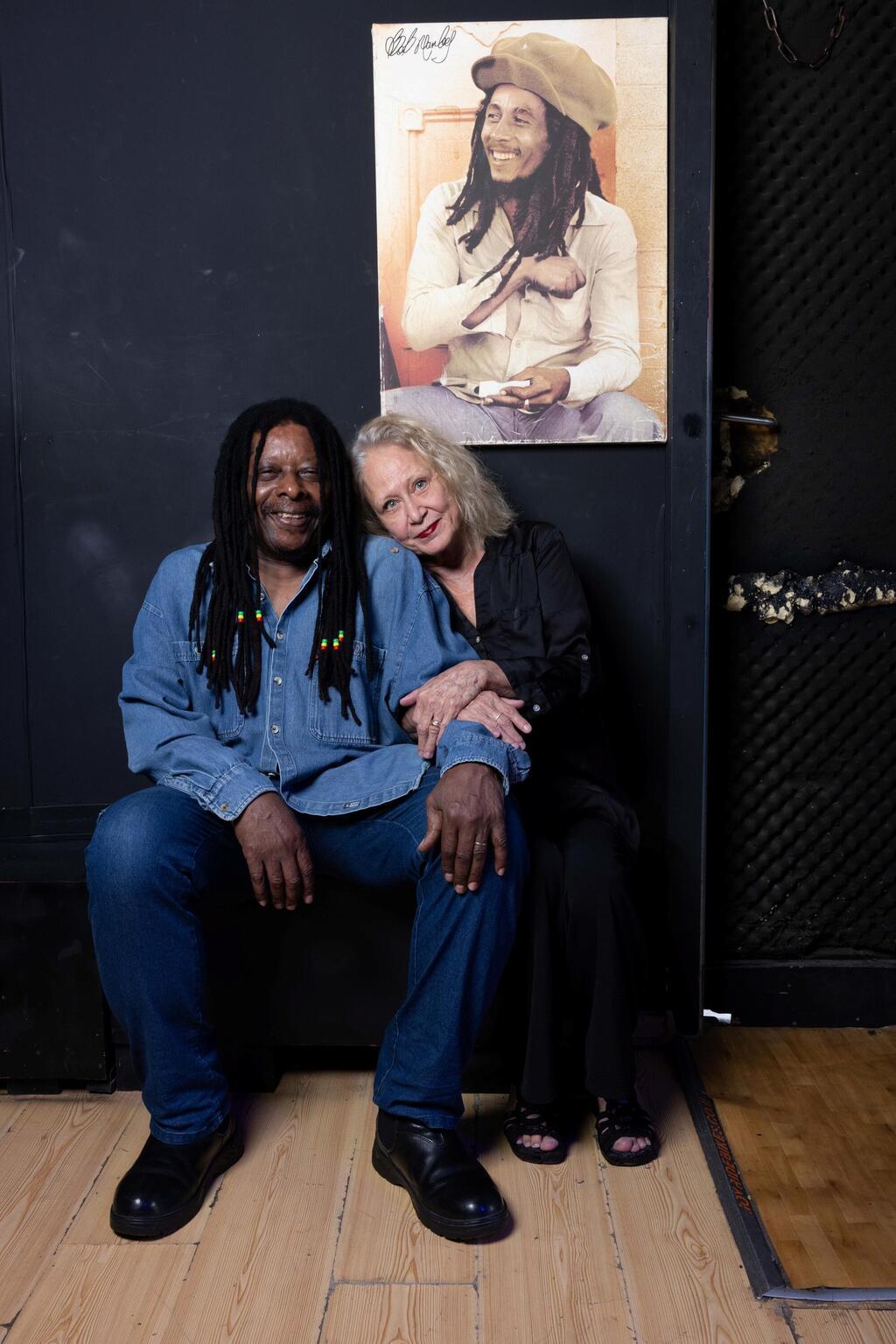 טוני ריי ואשתו אנג'י