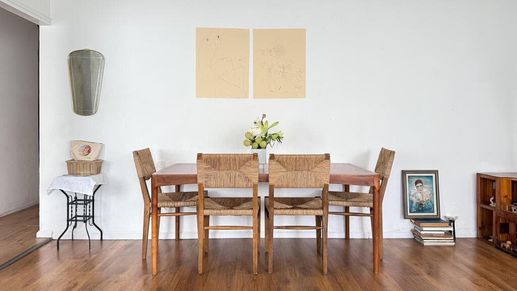 הדירה של נועה מונרוב ומשפחתה, מדור כאן גרים