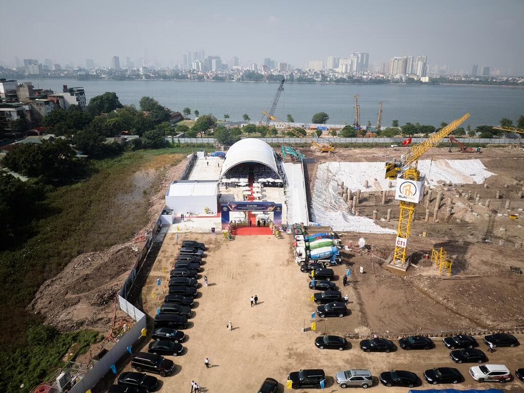 בית האופרה החדש שנבנה בהאנוי. העבודות בשטח (צילום באדיבות Renzo Piano Building Workshop) בית האופרה החדש שנבנה בהאנוי