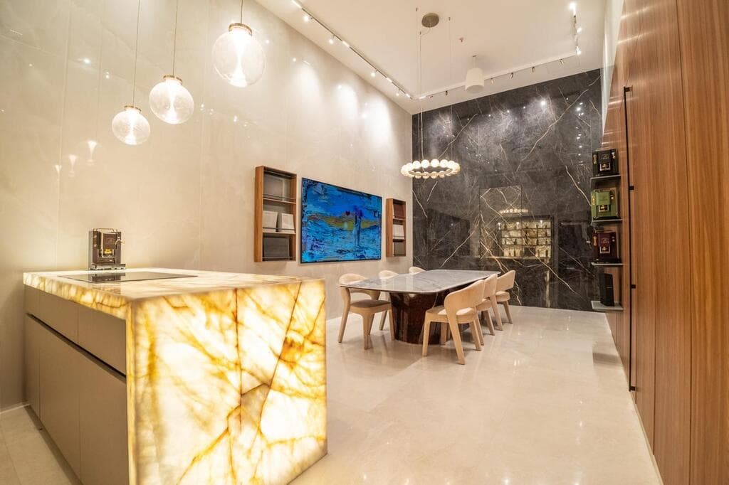 קונספט האוס שמדמה חללים של בית או דירה