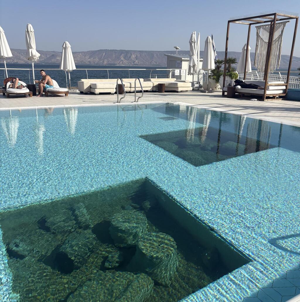 הבריכה המיוחדת מקרוב (צילום: יוליה פריליק-ניב) מלון גלי כנרת