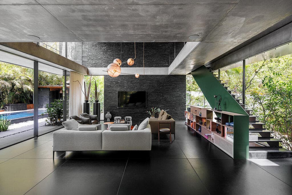 קו מינימליסטי עם הבלחות צבע. הסלון (צילום: שי אפשטיין) וילה בשרון, אדריכלות ועיצוב: נורית בן יוסף