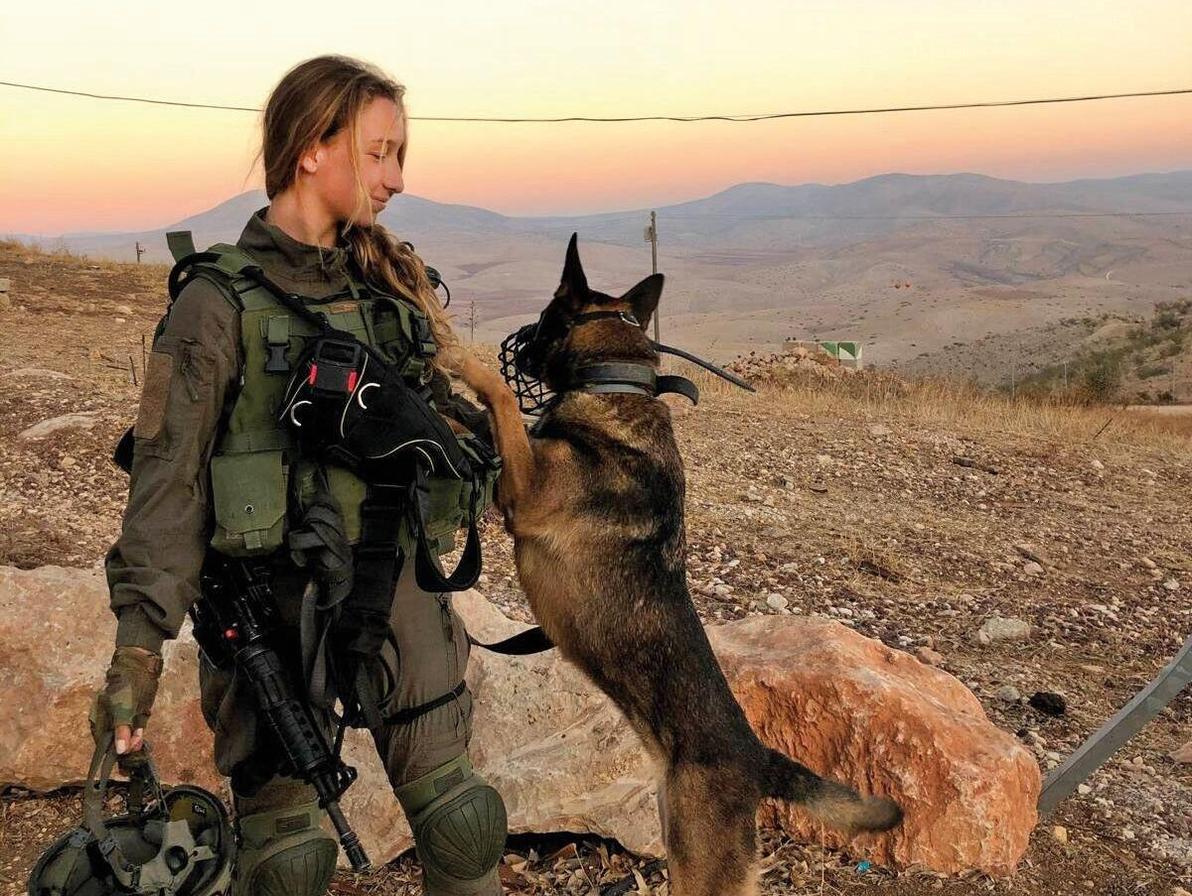 מעיין די במהלך השירות. "אחרי השחרור מ'עוקץ' אימצתי את קליאו"