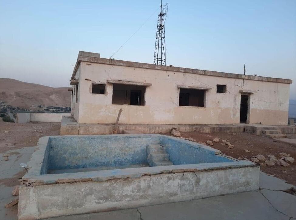 המח"ט הירדני בנה לעצמו וילה על הגבעה הסמוכה, כולל בריכה (צילום: דני אבשלום) מיקום צילומי הסדרה החמאם, כאן11