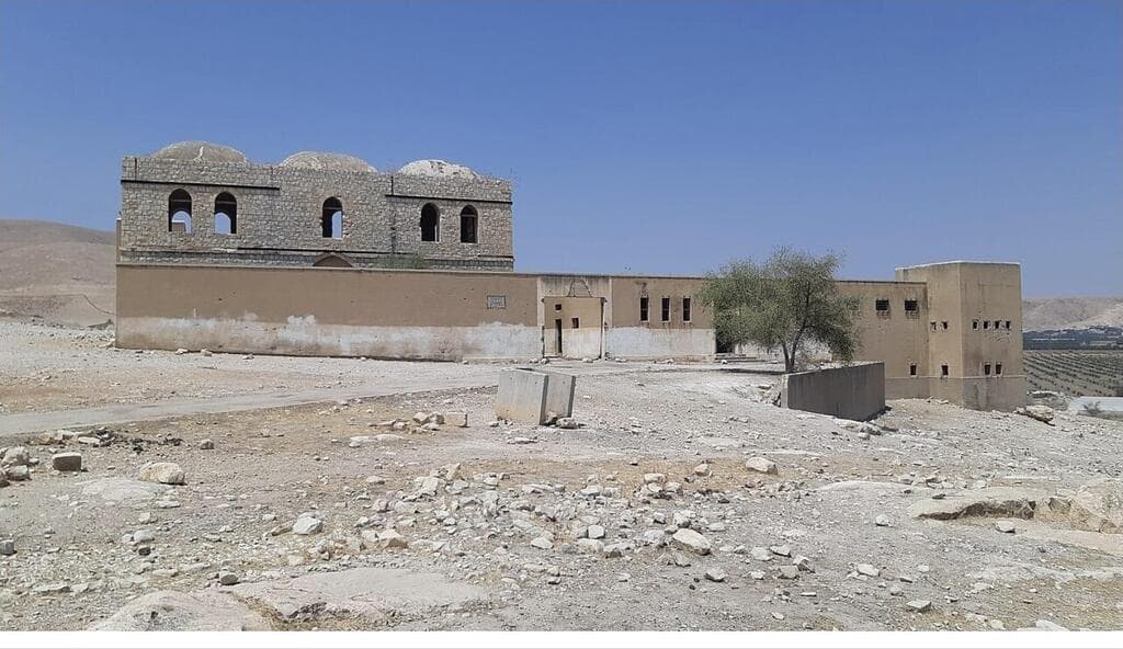 האתגר: להפוך מקום נטוש וישן לתפאורה מוצלחת לצילום (צילום: דני אבשלום) מיקום צילומי הסדרה החמאם, כאן11