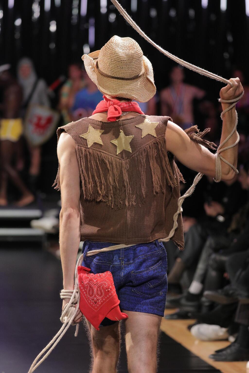 תצוגת אופנה של I Wool Survive