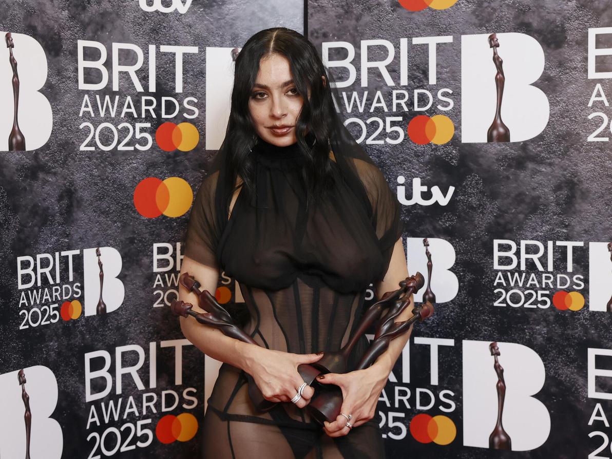 צ'ארלי XCX בטקס פרסי הבריטס, 2025