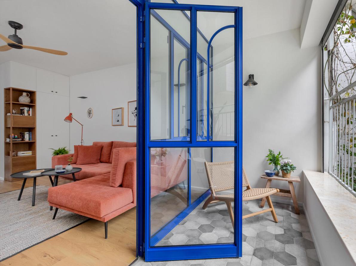 100 מ"ר בבניין ישן בתכנונו של האדריכל זאב רכטר (צילום: שירן כרמל) דירת הקשתות, מעוז אביב, עיצוב: מיה חכמו גולדברג ורונית חלג