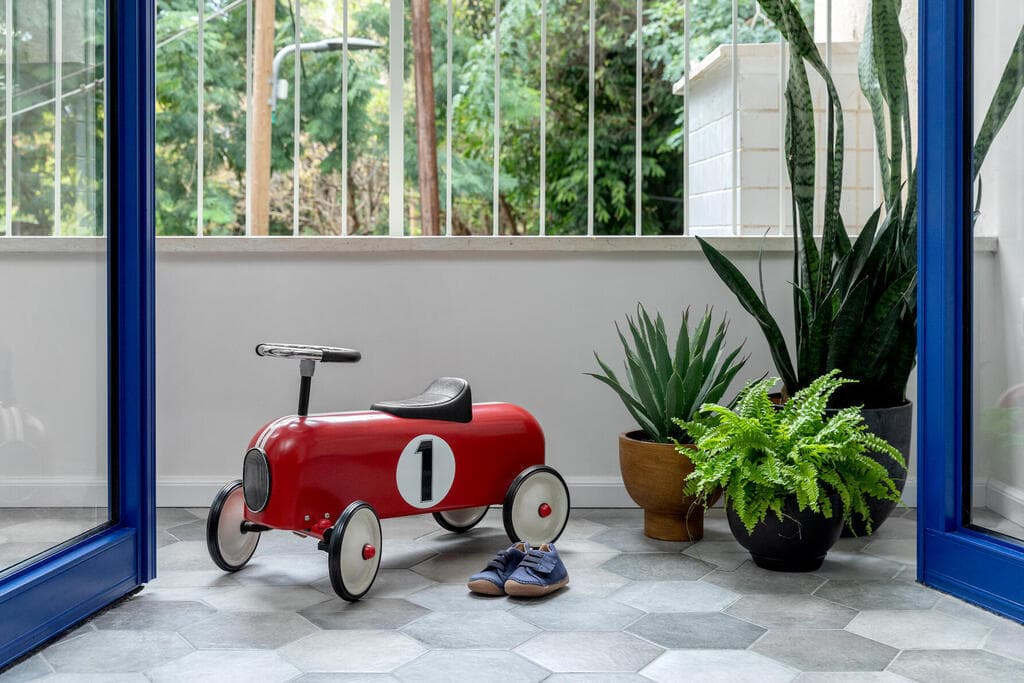 ריצוף משושה (צילום: שירן כרמל) דירת הקשתות, מעוז אביב, עיצוב: מיה חכמו גולדברג ורונית חלג