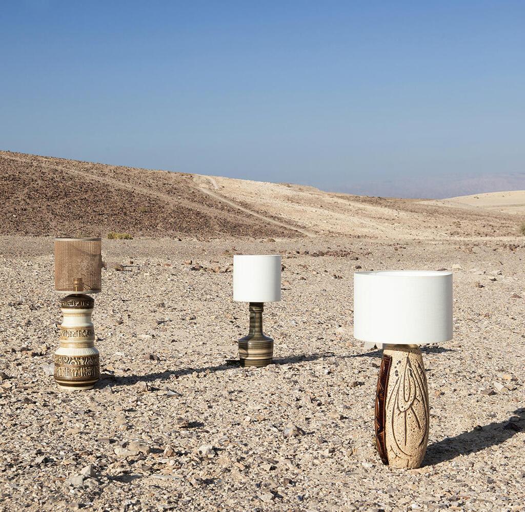 גופי תאורה מכדים ישנים, טלי צלניק, PIECE OF MINE (צילום: רוני כנעני) גופי תאורה מכדים ישנים, טלי צלניק, PIECE OF MINE