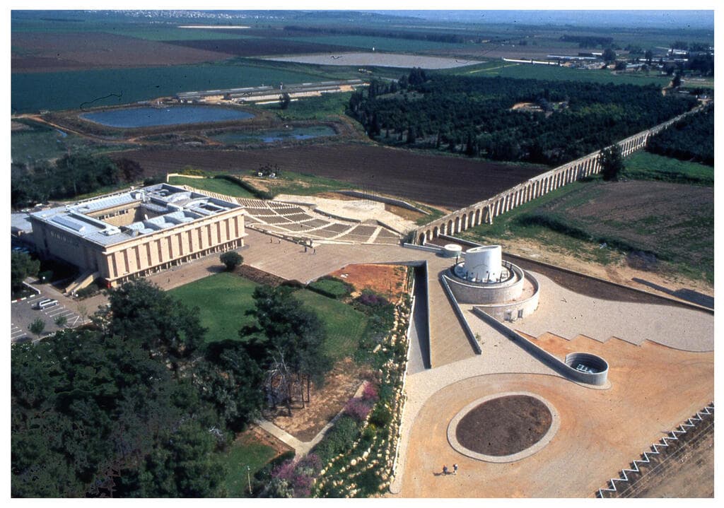 יד לילד, קיבוץ לוחמי-הגטאות, 1981-90: מראה אווירי מצפון-מערב