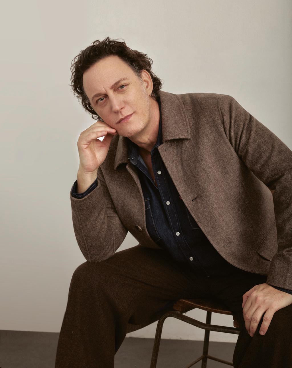 "אני לא סטוציונר, לא שותה אלכוהול ולא מעשן סיגריות" (צילום: שי פרנקו, סגנון: אייל חג'בי) יחזקאל לזרוב