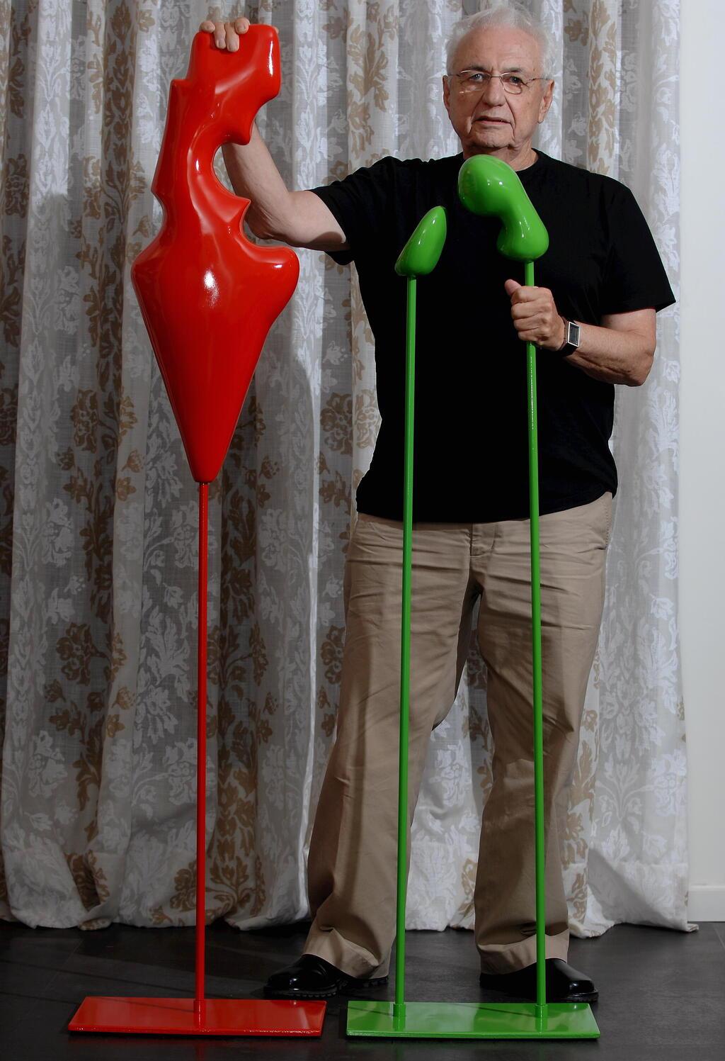 פרנק גרי במהלך ביקור בארץ