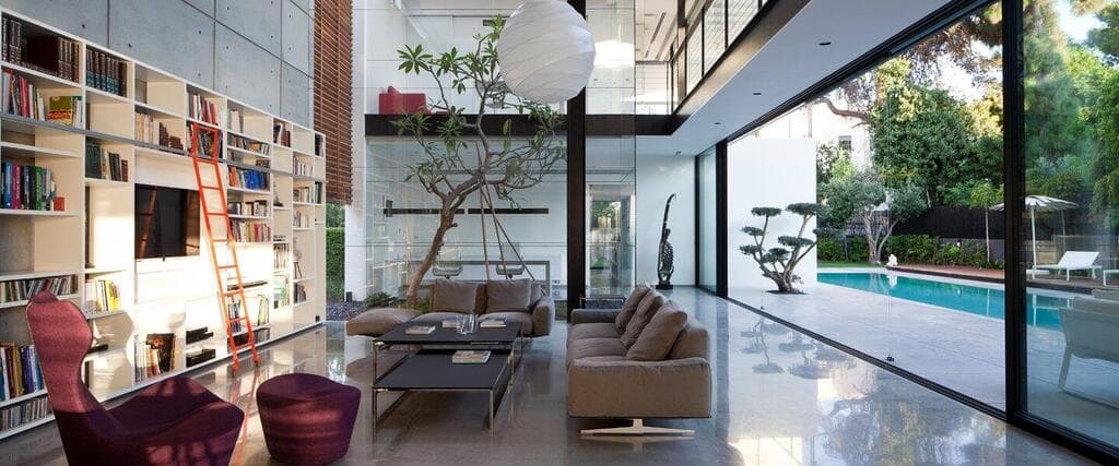 אב המשפחה חובב אדריכלות וחלם שפיצו קדם יתכנן עבורם (צילום: עמית גרון) בית על שטח של דונם בחיפה, בתכנון פיצו קדם אדריכלים